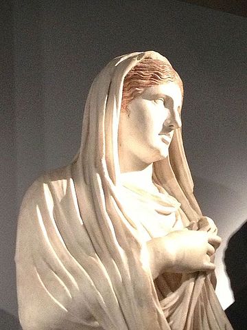 A statue of Eumachia 